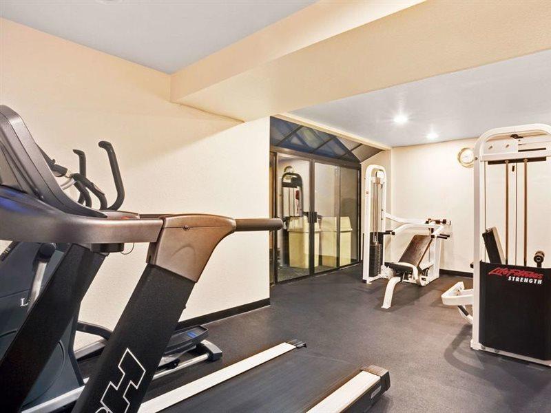 Hotel Ramada By Wyndham Tukwila Southcenter Zewnętrze zdjęcie