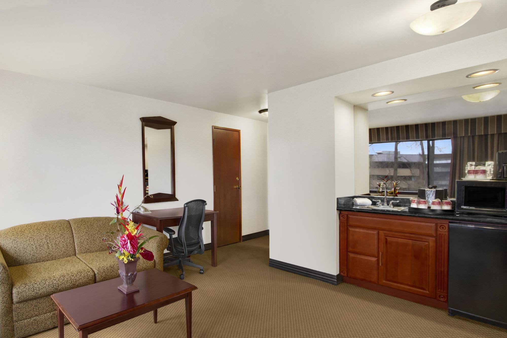 Hotel Ramada By Wyndham Tukwila Southcenter Zewnętrze zdjęcie