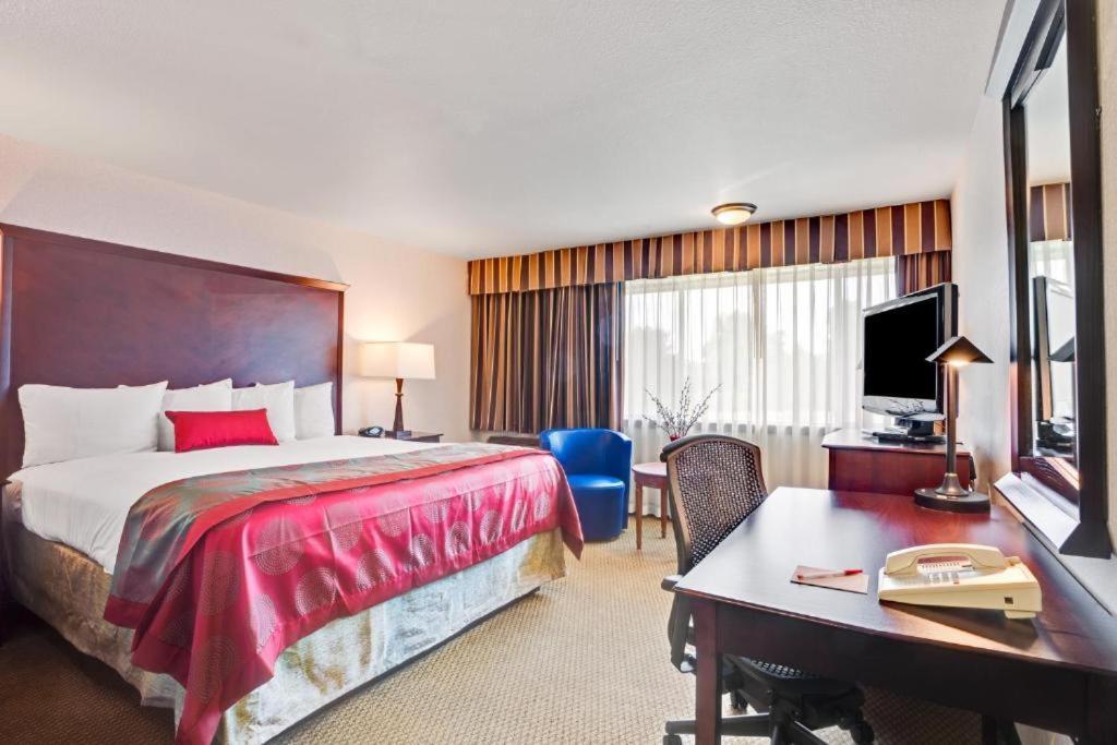 Hotel Ramada By Wyndham Tukwila Southcenter Zewnętrze zdjęcie